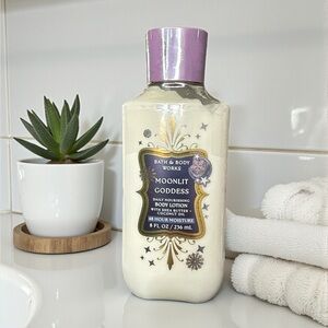 Bath & Body Works Moonlit Goddess Lotion - Cream & Lavender